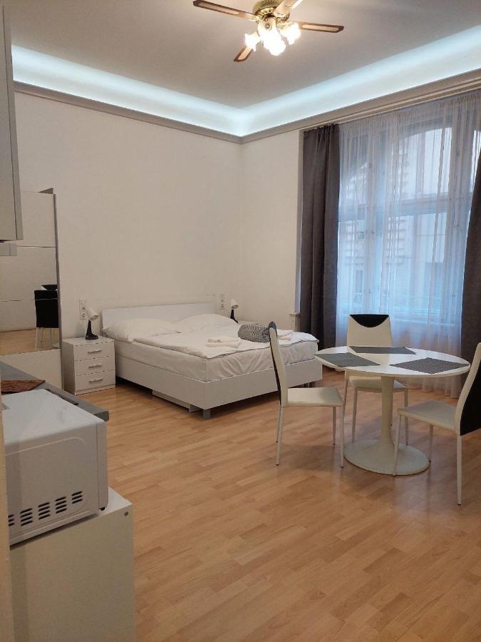Ai Quattro Angeli Aparthotel Prague Ngoại thất bức ảnh