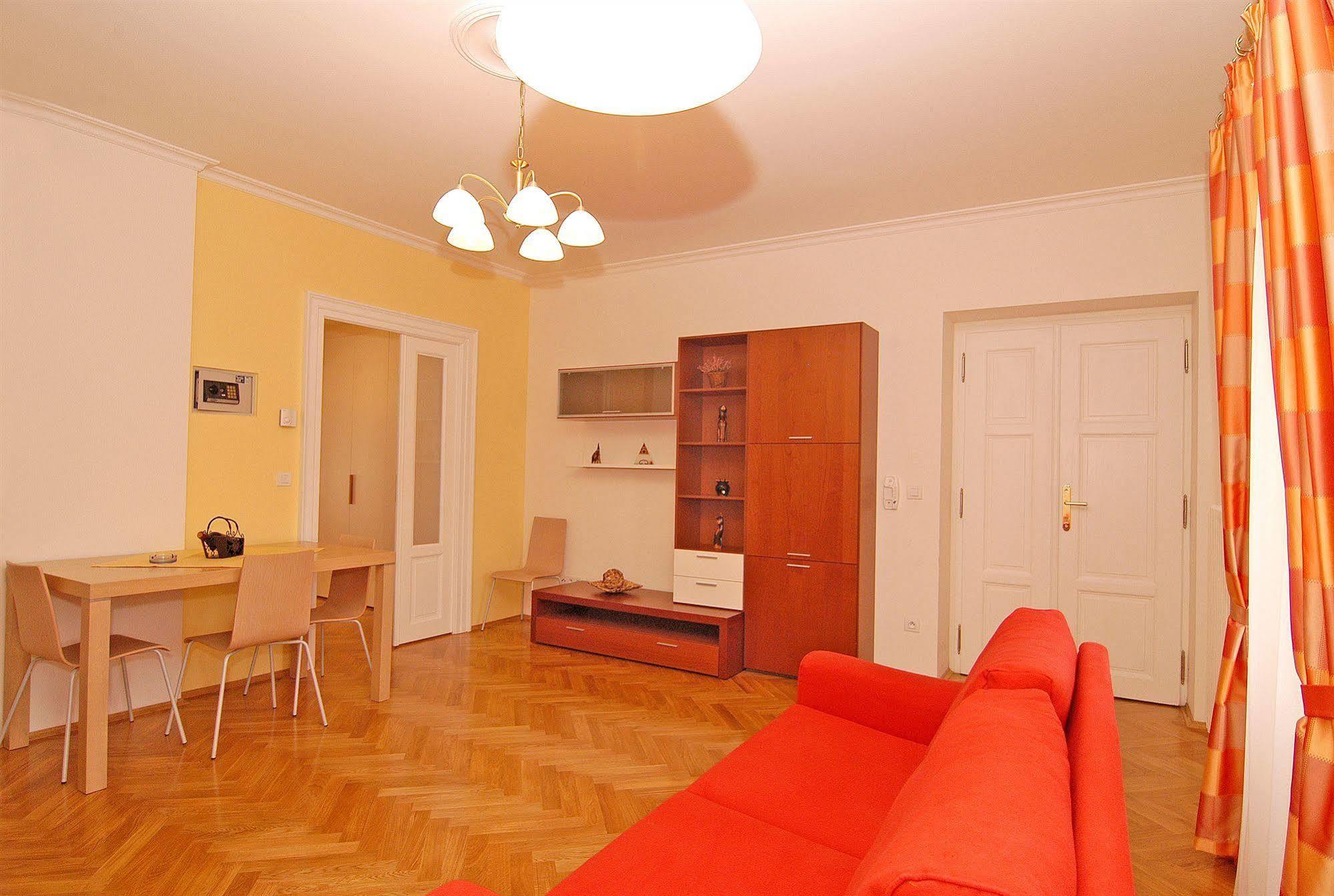 Ai Quattro Angeli Aparthotel Prague Ngoại thất bức ảnh